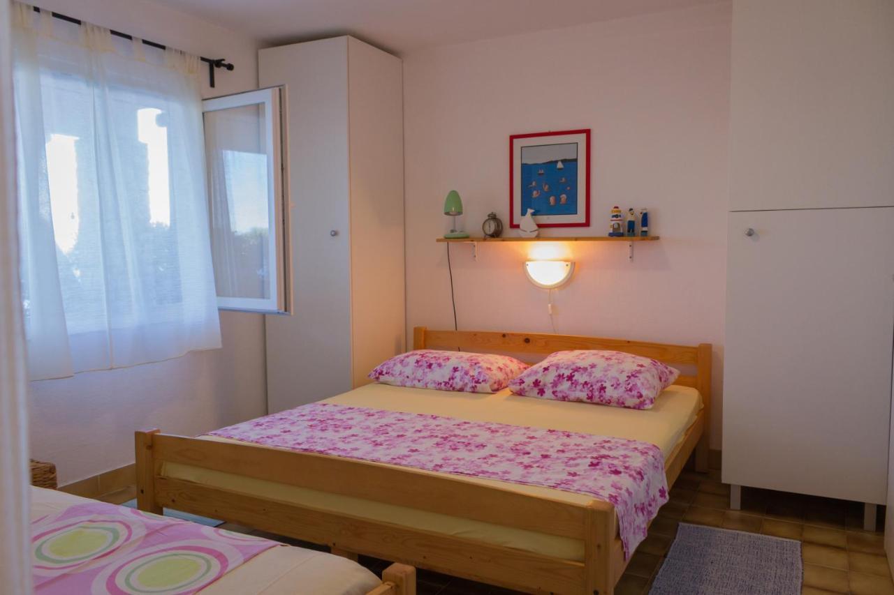 Apartments By The Sea Stomorska, Solta - 5190 Exterior photo